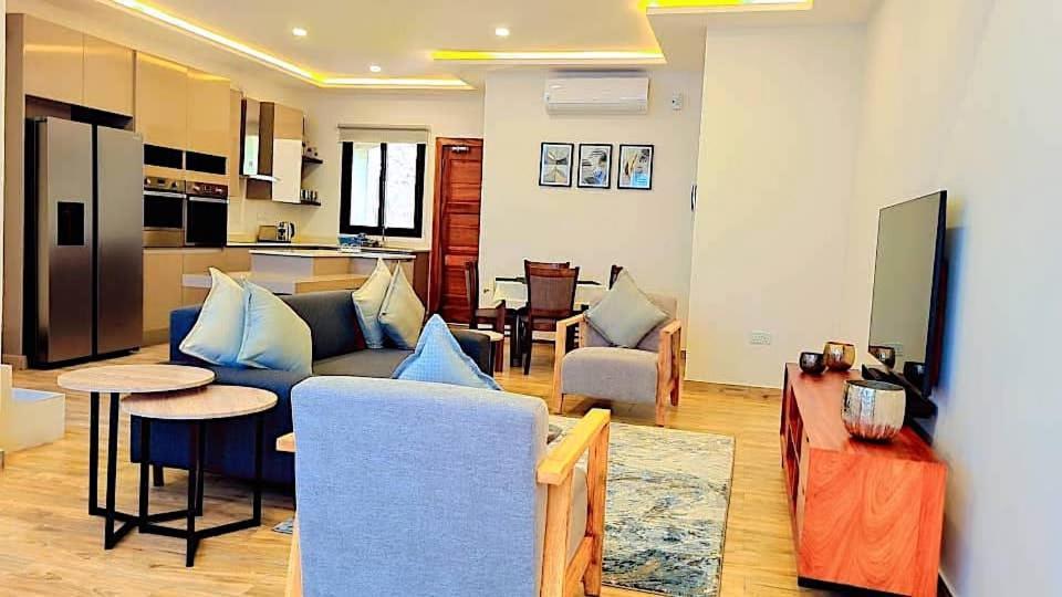 24 Roma Aparthotel ลุซากา ภายนอก รูปภาพ