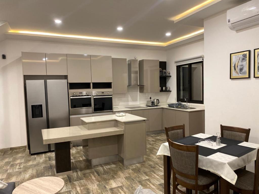 24 Roma Aparthotel ลุซากา ภายนอก รูปภาพ