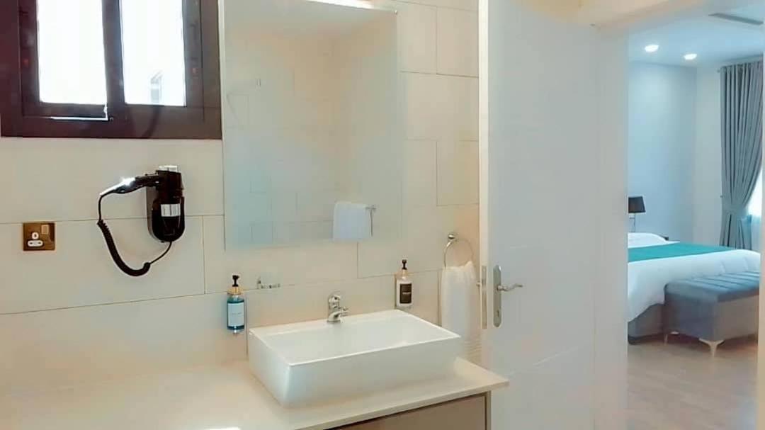 24 Roma Aparthotel ลุซากา ภายนอก รูปภาพ