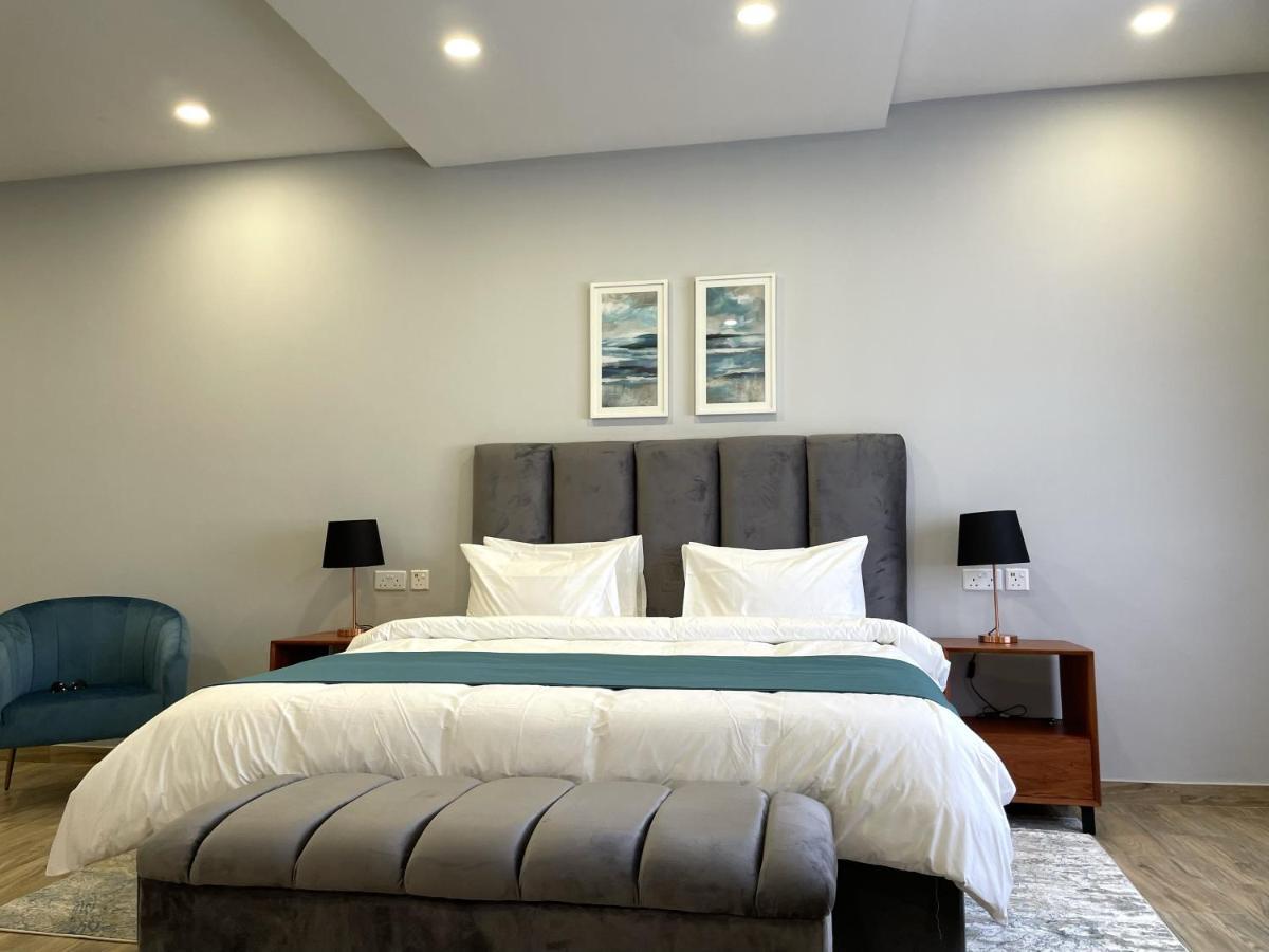 24 Roma Aparthotel ลุซากา ภายนอก รูปภาพ