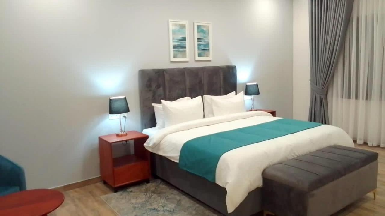 24 Roma Aparthotel ลุซากา ภายนอก รูปภาพ
