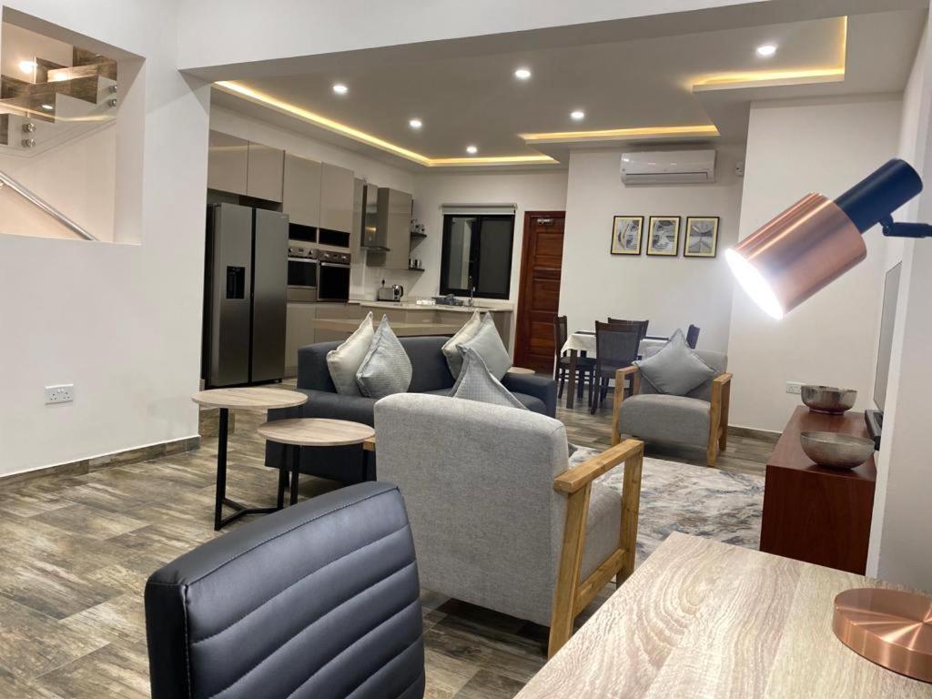 24 Roma Aparthotel ลุซากา ภายนอก รูปภาพ