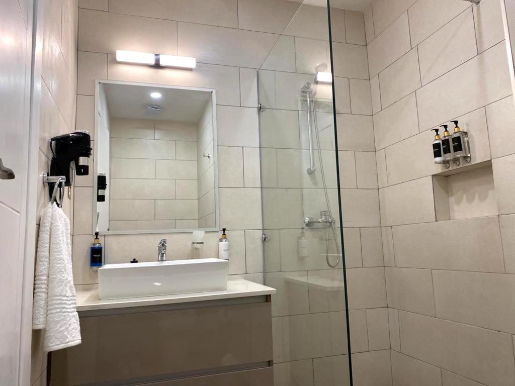24 Roma Aparthotel ลุซากา ภายนอก รูปภาพ