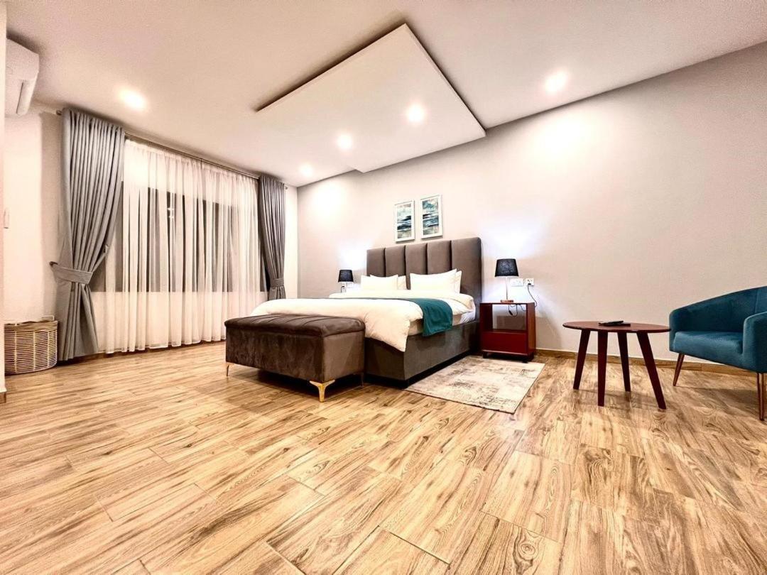 24 Roma Aparthotel ลุซากา ภายนอก รูปภาพ